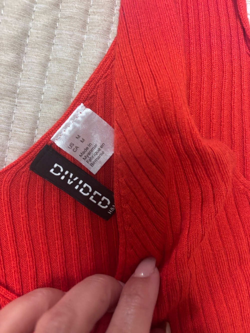 Divided Red Ribbed V‑Neck Tank - Picture 3 of 3